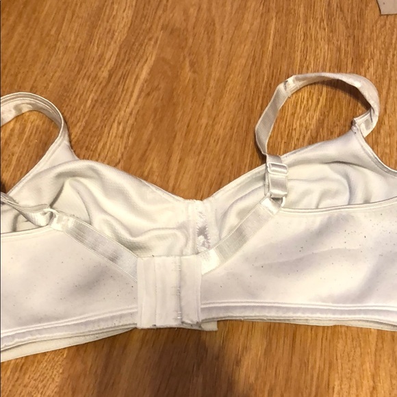 Bras - Picture 4 of 6
